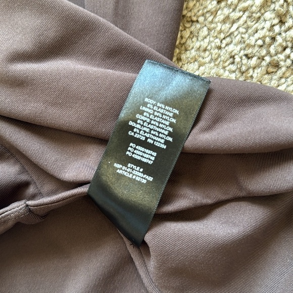 Aritzia Babaton Contour Brown Plunge V Neck Long Sleeve Crop Tee - Picture 6 of 10